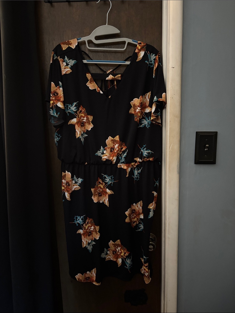 Black Floral V-Neck Short Sleeve Dress